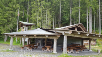 Zona de barbacoa del desfiladero del glaciar